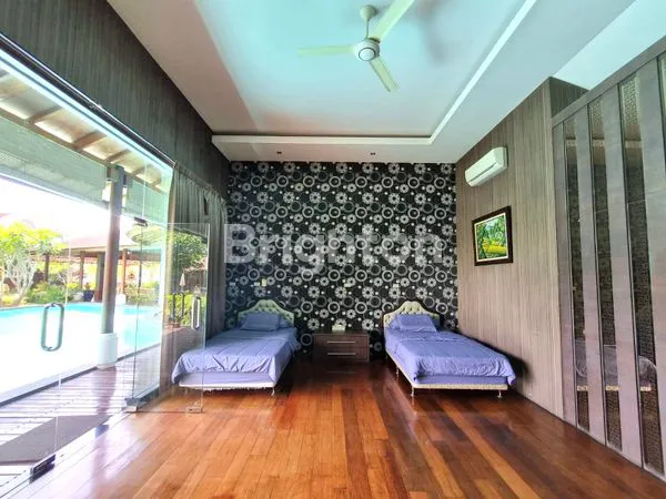 image DIJUAL CEPAT  RUMAH VILLA MEWAH SIAP HUNI LUAS DI KAWASAN ELITE (4)