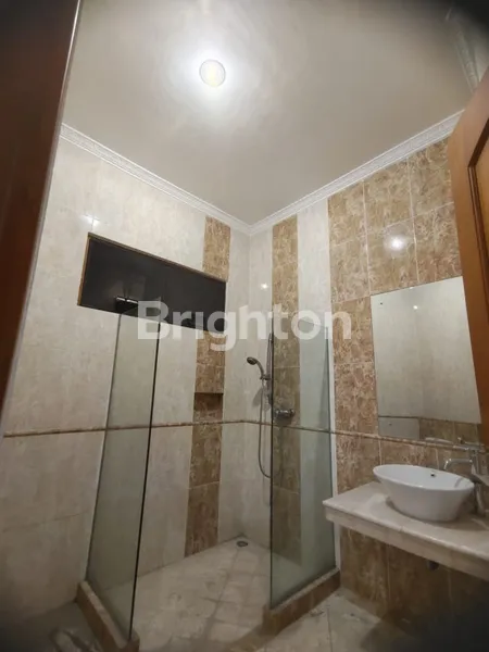 image SEWA RUMAH MEWAH SIAP HUNI DI PUSAT KOTA JALAN KECILUNG, SURABAYA (7)