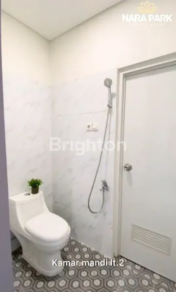 image RUMAH BARU 2 LT  AMERICAN STYLE DI SURABAYA TIMUR DEKAT KAMPUS UPN, PURIMAS RUNGKUT DAN AKSES TOL JUANDA  (5)