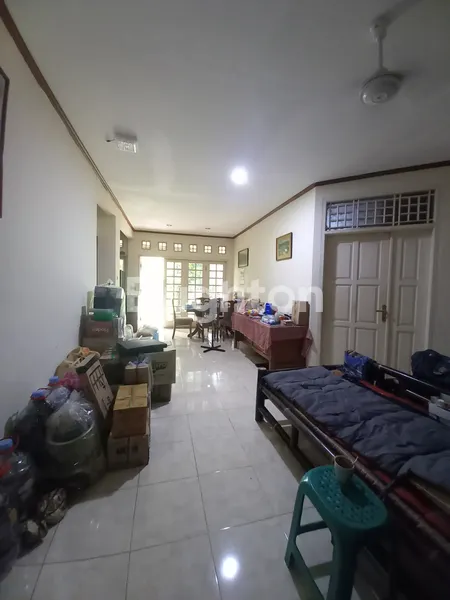 image RUMAH LUAS 1 LANTAI 5 KAMAR DALAM PERUMAHAN YANG TEDUH DI PASAR MINGGU (4)