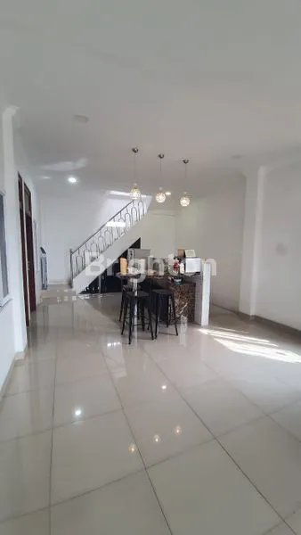 image RUMAH MEWAH & BESAR JELAMBAR (7)