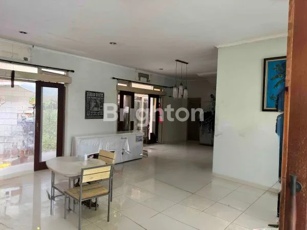 image RUMAH HOEK 2,5 LANTAI DI PULOMAS JAKARTA TIMUR (4)