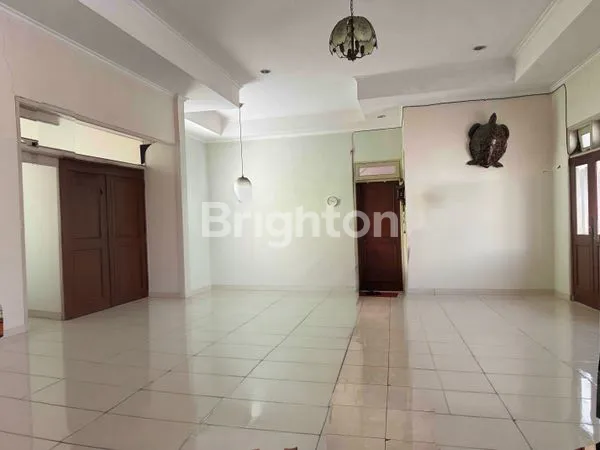 image RUMAH HOEK 2,5 LANTAI DI PULOMAS JAKARTA TIMUR (7)