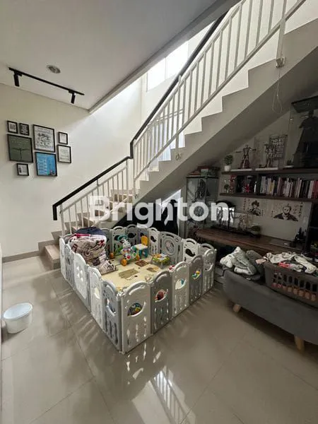 image RUMAH 3 LANTAI DI JGC, LT 112M², 4+1 KT (2)