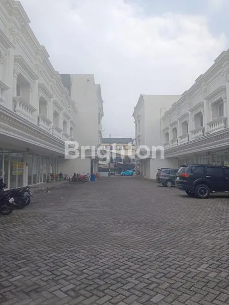 image RUKO ROYAL PALACE DI KOTA SIDOARJO, HALAMAN PARKIR LUAS (1)