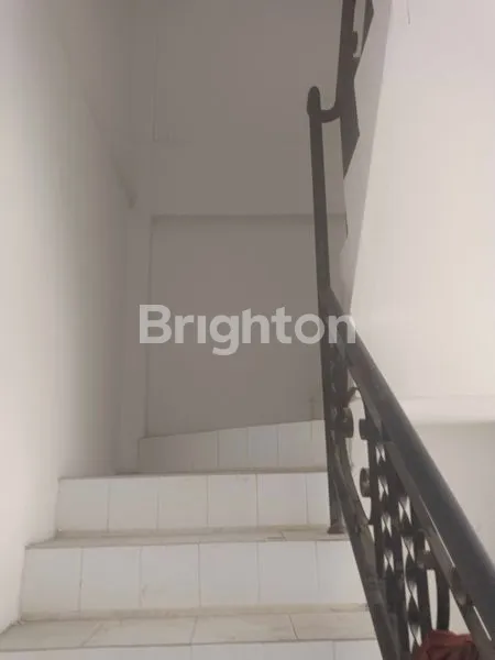 image RUKO ROYAL PALACE DI KOTA SIDOARJO, HALAMAN PARKIR LUAS (5)