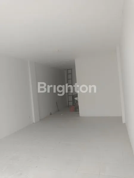 image RUKO ROYAL PALACE DI KOTA SIDOARJO, HALAMAN PARKIR LUAS (7)