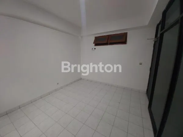 image MURAH !!RUMAH KEMAYORAN COCOK UNTUK USAHA & TEMPAT TINGGAL. (6)