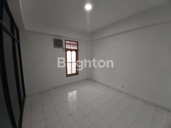 image MURAH !!RUMAH KEMAYORAN COCOK UNTUK USAHA & TEMPAT TINGGAL. (5)
