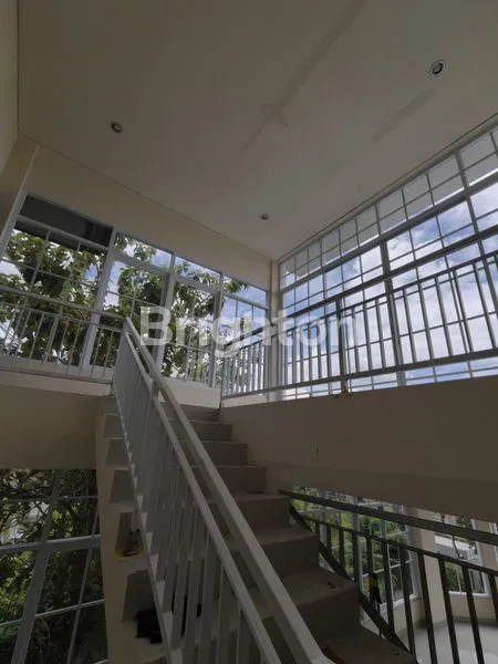 image RUKO 2LANTAI HADAP BARAT BYPASS NGURAH RAI (5)