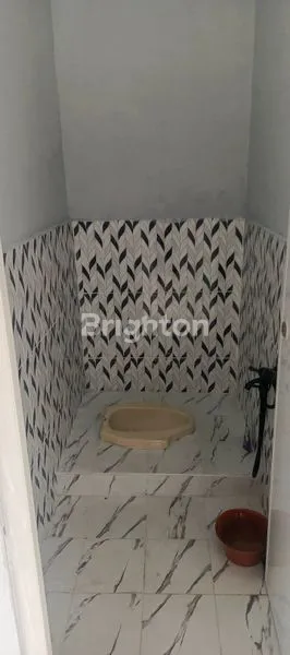 image RUMAH KOS 6 KAMAR AKTIF DI KADIPIRO, DEKAT KAMPUS (5)