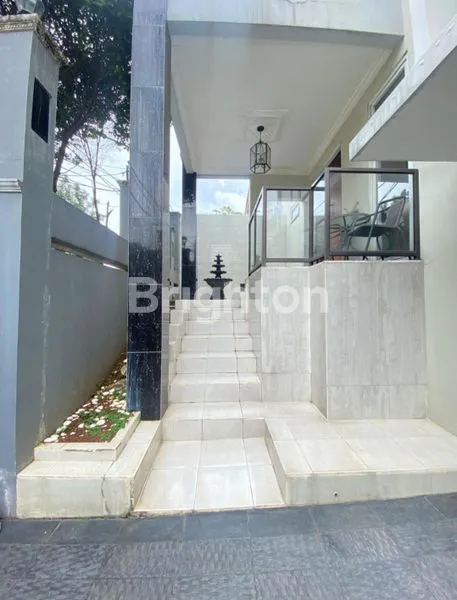 image HUNIAN EKSKLUSIF HOOK 3 LANTAI, LT 170M² & SHM DI PULO GADUNG (6)