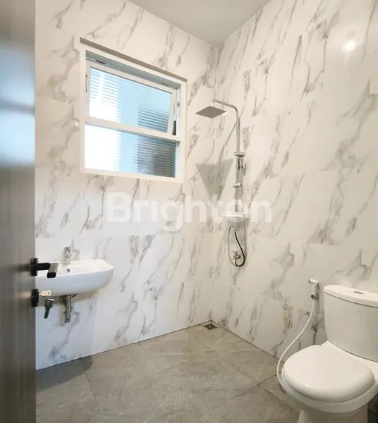 image DIJUAL RUMAH BARU MODERN DAN MEWAH DI SOLO (4)