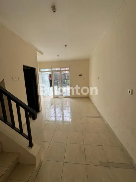 image RUMAH 2 LANTAI TAMAN SURYA 5 KALIDERES JAKARTA BARAT (4)