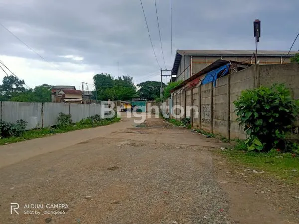 image JUAL GUDANG STRATEGIS DAN LUAS DI LOKASI EMAS KAWASAN INDUSTRI NAROGONG, BEKASI.\N​SPESIFIKASI PROPERTI:\N​LUAS TANAH (LT): 3.347 M²\N​LUAS BANGUNAN (LB): 1.500 M²\N​SERTIFIKAT: SHM (SERTIFIKAT HAK MILIK) - JAMINAN LEGALITAS!\N​AKSES JALAN: LANGSUNG DI JA (6)