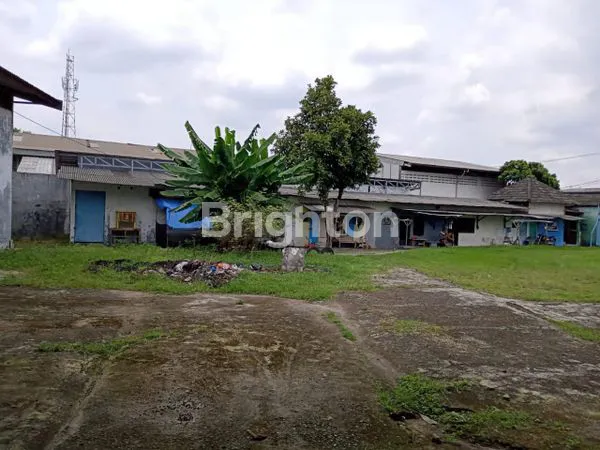 image JUAL GUDANG STRATEGIS DAN LUAS DI LOKASI EMAS KAWASAN INDUSTRI NAROGONG, BEKASI.\N​SPESIFIKASI PROPERTI:\N​LUAS TANAH (LT): 3.347 M²\N​LUAS BANGUNAN (LB): 1.500 M²\N​SERTIFIKAT: SHM (SERTIFIKAT HAK MILIK) - JAMINAN LEGALITAS!\N​AKSES JALAN: LANGSUNG DI JA (5)