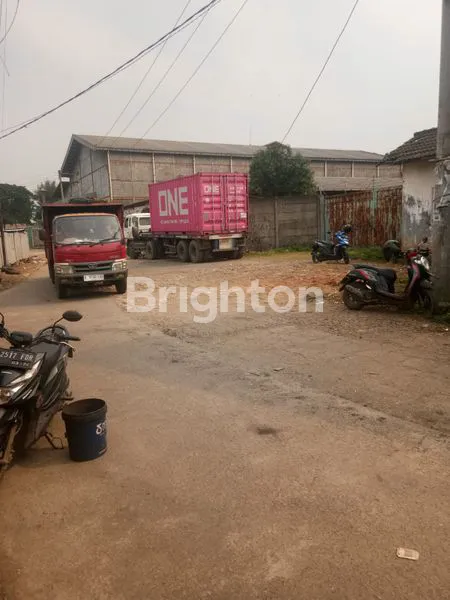 image JUAL GUDANG STRATEGIS DAN LUAS DI LOKASI EMAS KAWASAN INDUSTRI NAROGONG, BEKASI.\N​SPESIFIKASI PROPERTI:\N​LUAS TANAH (LT): 3.347 M²\N​LUAS BANGUNAN (LB): 1.500 M²\N​SERTIFIKAT: SHM (SERTIFIKAT HAK MILIK) - JAMINAN LEGALITAS!\N​AKSES JALAN: LANGSUNG DI JA (2)