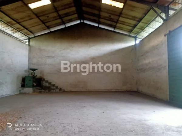 image JUAL GUDANG STRATEGIS DAN LUAS DI LOKASI EMAS KAWASAN INDUSTRI NAROGONG, BEKASI.\N​SPESIFIKASI PROPERTI:\N​LUAS TANAH (LT): 3.347 M²\N​LUAS BANGUNAN (LB): 1.500 M²\N​SERTIFIKAT: SHM (SERTIFIKAT HAK MILIK) - JAMINAN LEGALITAS!\N​AKSES JALAN: LANGSUNG DI JA (4)