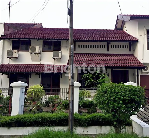 image RUMAH LUAS 2 TINGKAT GARASI+CARPORT DAERAH JL.ISKANDAR MUDA SIAP HUNI (1)