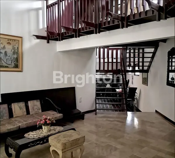 image RUMAH LUAS 2 TINGKAT GARASI+CARPORT DAERAH JL.ISKANDAR MUDA SIAP HUNI (3)