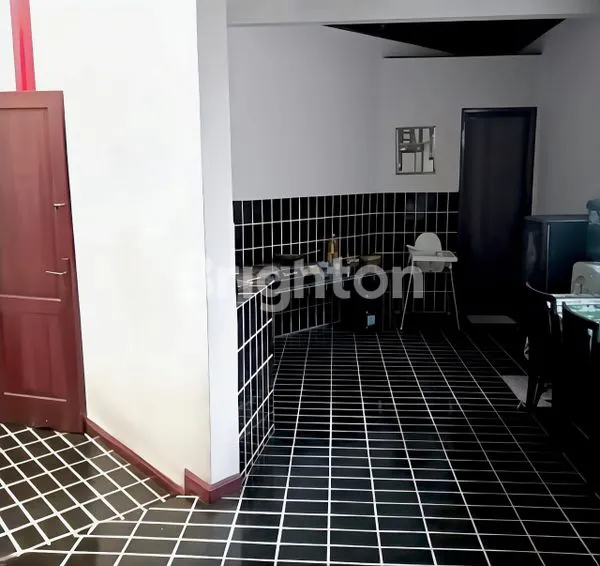 image RUMAH LUAS 2 TINGKAT GARASI+CARPORT DAERAH JL.ISKANDAR MUDA SIAP HUNI (4)