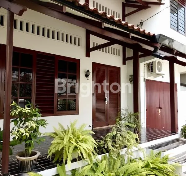 image RUMAH LUAS 2 TINGKAT GARASI+CARPORT DAERAH JL.ISKANDAR MUDA SIAP HUNI (6)