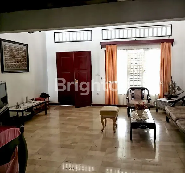 image RUMAH LUAS 2 TINGKAT GARASI+CARPORT DAERAH JL.ISKANDAR MUDA SIAP HUNI (8)