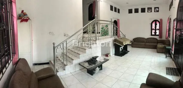 image RUMAH MODERN ETNIK SEMI FURNISH DENGAN BONUS TANAH  4000 M2 (4)