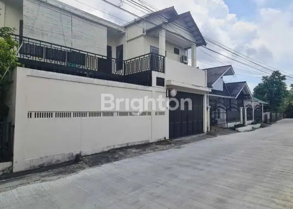 image RUMAH TINGKAT 2 LOKASI STRATEGIS DEKAT DENGAN MALL LIVING PLAZA BALIKPTPAN (1)