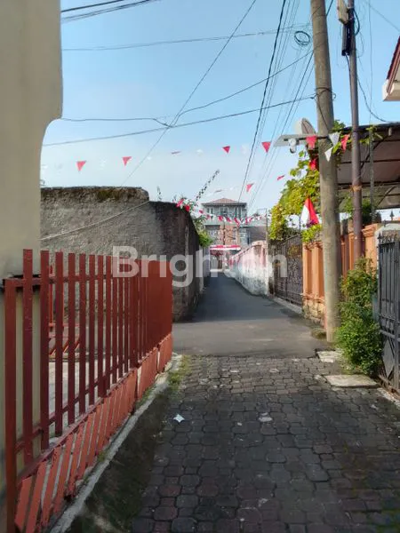 image RUMAH STRATEGIS  DI PETUKANGAN UTARA  (3)