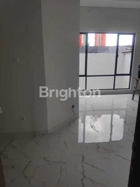 image RUMAH 2 LANTAI 100% BARU , DI BATUNUNGGAL (4)