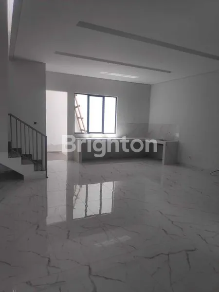 image RUMAH 2 LANTAI 100% BARU , DI BATUNUNGGAL (3)