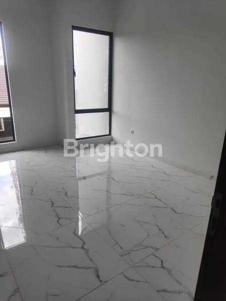 image RUMAH 2 LANTAI 100% BARU , DI BATUNUNGGAL (5)