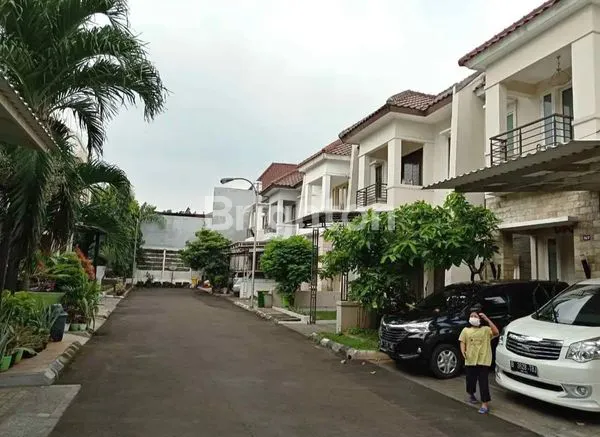 image RUMAH MEWAH 2 LANTAI DI CLUSTER EKSKLUSIF CIRENDEU – JAKARTA SELATAN (7)