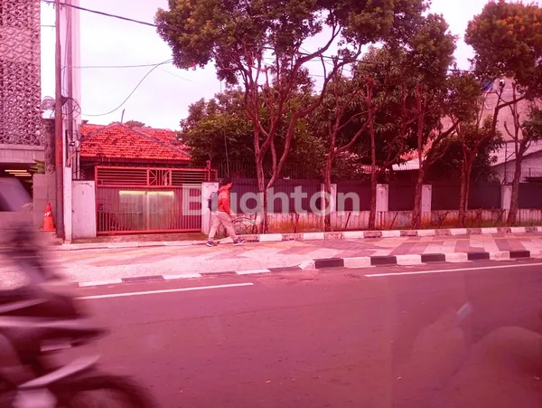 image TANAH & RUMAH STRATEGIS DI JL. MARGONDA RAYA – DEPAN JALAN UTAMA | LT 880 M² (1)