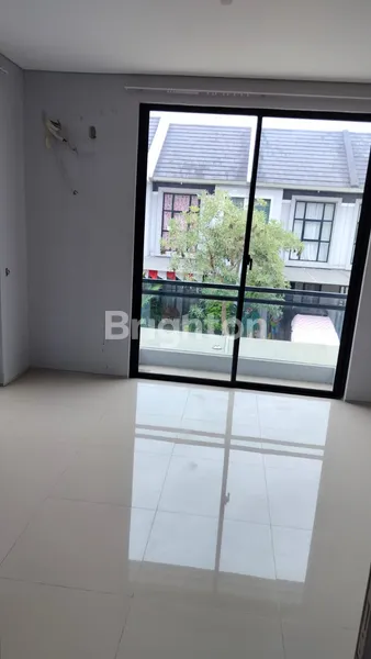 image DIJUAL RUMAH DI GRAND PAKUWON SURABAYA BARAT, LOKASI STRATEGIS, SHM, 2 LANTAI (2)