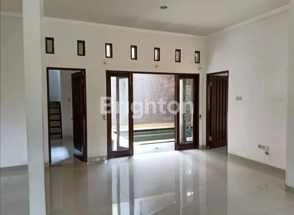 image RUMAH MEWAH CANTIK 2 LANTAI SIAP HUNI ADA KOLAM RENANG (4)