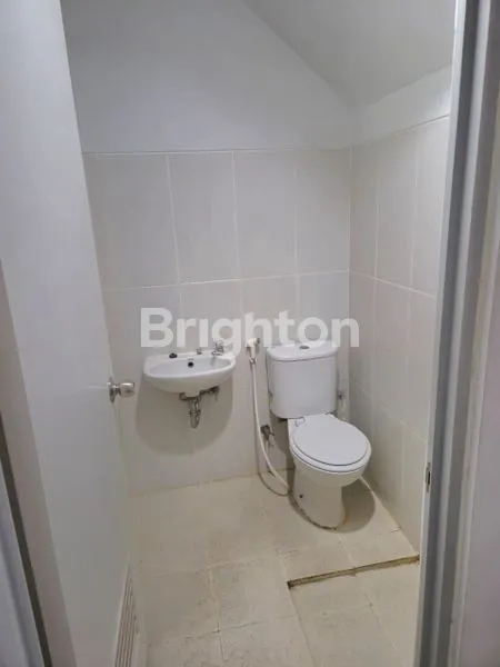 image RUMAH SIAP HUNI, RAPIH   ( BARU RENOVASI ,TINGGAL BAWA KOPER )  BOSTON VILLAGE. AREA CLUSTER YANG MEMILIKI SEMUA FASILITAS  YG DIPERLUKAN,SPT RS / KLINIK , AREA KOMERSIL,RESTORAN DSB. (5)