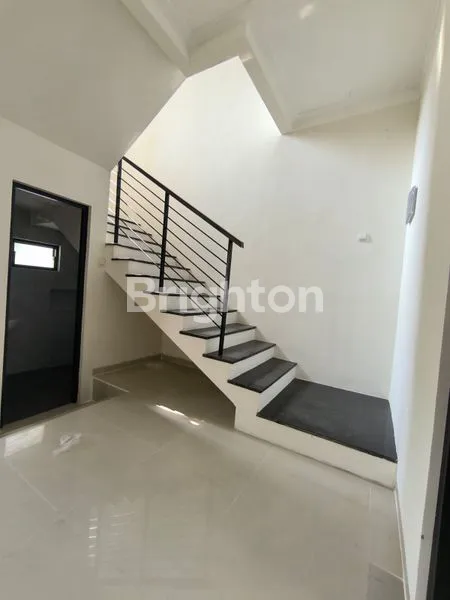 image RUMAH DI PERUMAHAN ELIT SURABAYA (8)