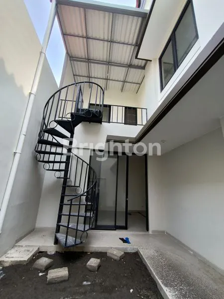 image RUMAH DI PERUMAHAN ELIT SURABAYA (7)