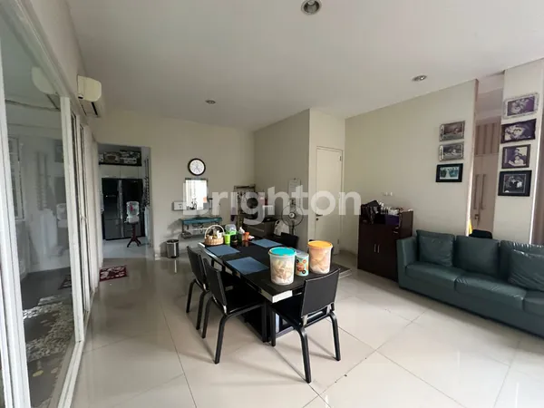 image RUMAH PERUM PAKUWON VILLA VALENSIA, BABATAN WIYUNG DIJUAL CEPAT SAMA PERABOTNYA (6)