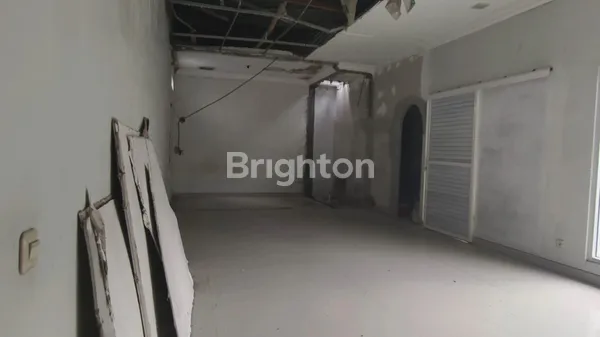 image DIJUAL SEGERA, RUMAH + BANGUNAN USAHA BEKAS CAFE, LOKASI SELANGKAH KE CITRALAND CBD DRIYOREJO & TOLL GATE DRIYOREJO (8)