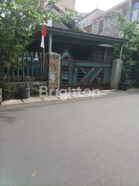 image DIJUAL RUMAH TENGAH KOTA – MENTENG ATAS, COCOK UNTUK HUNIAN ATAU USAHA (2)