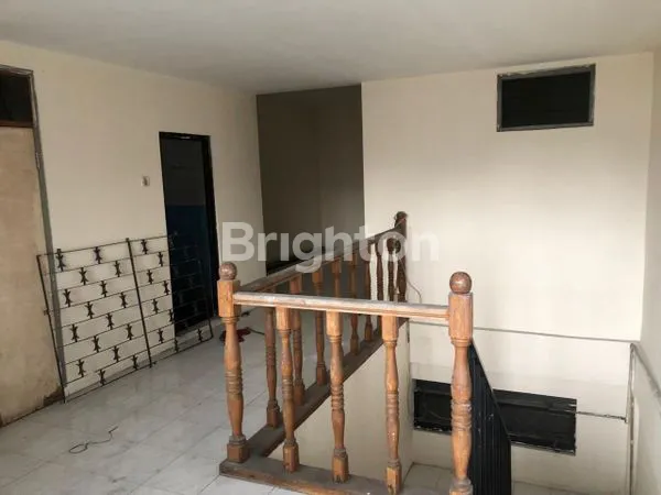 image RUKO STRATEGIS 2 1/2 LANTAI , LOKASI  JALAN UTAMA H.JUANDA CIPUTAT . (5)