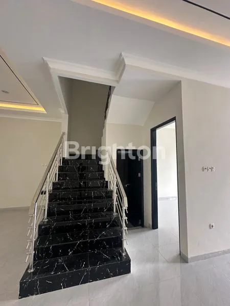 image RUMAH MODERN MINIMALIS DEKAT MANYAR KERTOADI, KERTAJAYA, DHARMAHUSADA, MERR, KLAMPIS, PAKUWON CITY, MULYOSARI (4)