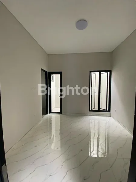 image TURUN HARGA ROW JALAN SUPER LEBAR, MINIMALIS RUMAH KUTISARI INDAH, DEKAT KAMPUS PETRA, DEKAT A YANI, SISA 1 UNIT (7)