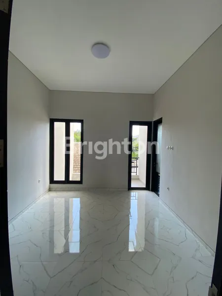 image MINIMALIS RUMAH KUTISARI INDAH UTARA, DEKAT KAMPUS PETRA, DEKAT A YANI, DEKAT JALAN TOL WARU, JALAN TOL RUNGKUT, SEKITARAN PERKANTORAN, SIAP HUNI (7)