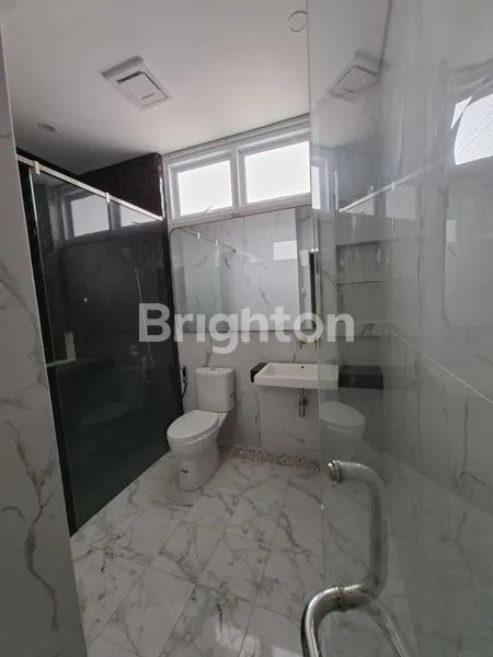 image RUMAH MEWAH 2 LANTAI DENGAN KOLAM RENANG PRIBADI (7)