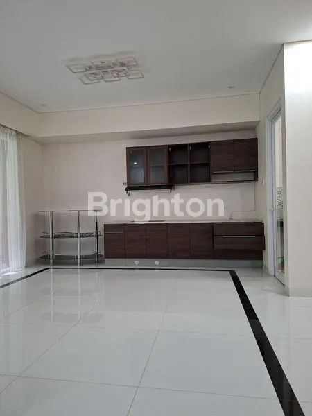 image RUMAH MEWAH 2 LANTAI DENGAN KOLAM RENANG PRIBADI (1)