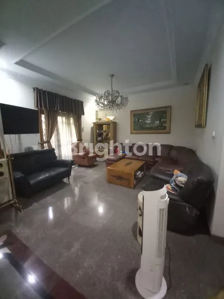 image HUNIAN EKSKLUSIF CIPETE, 4KT + KOLAM RENANG (2)